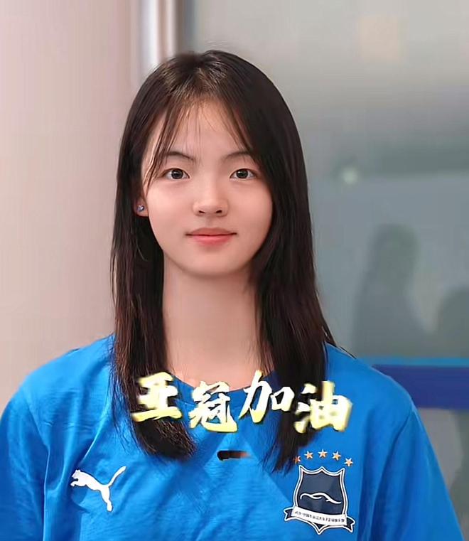 武漢女足姜晨璟，踢防守位反差大，自小如此。