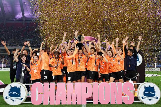 武漢女足亞冠奪冠，獲獎金外更顯實力，為中國足球注入強心針。