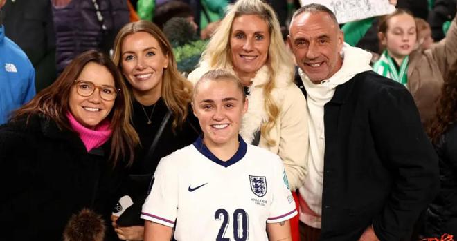 瑞士物價(jià)高，英女足自掏腰包助家人觀歐錦賽。