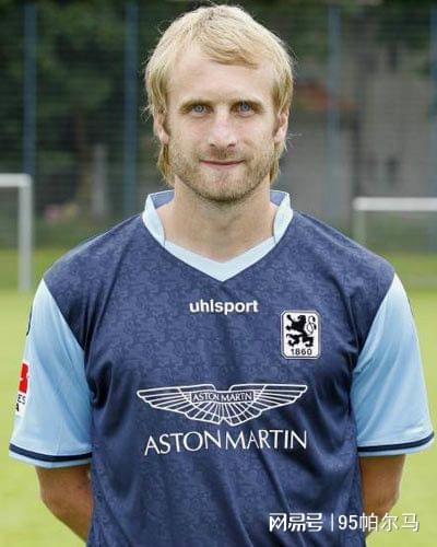 35歲退役玻璃人，未為拜仁出場，同城死敵效力9年