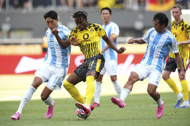 多特蒙德勝蔚山現(xiàn)代，小組頭名出線