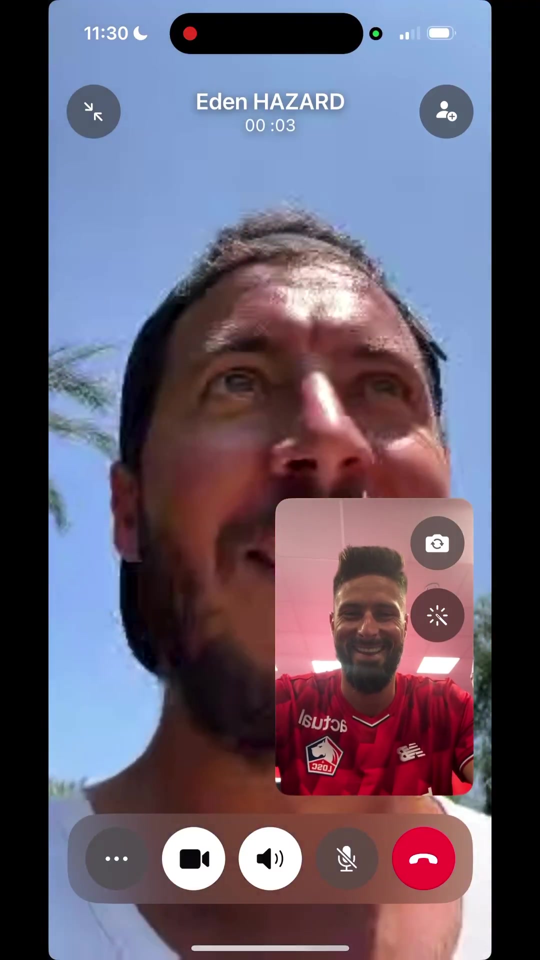 大吉魯給阿扎爾打視頻電話嘿老寶貝還記得里爾和切爾西嘛