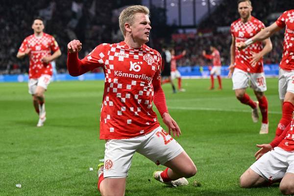 美因茨總監(jiān)談伯卡特轉(zhuǎn)會(huì)：未達(dá)成協(xié)議，隨記者寫。