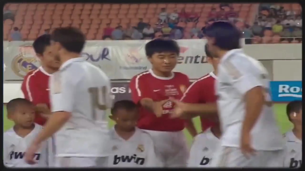 曾經(jīng)我們也有俱樂(lè)部和巔峰皇馬交手如何評(píng)價(jià)這張照片的含金量