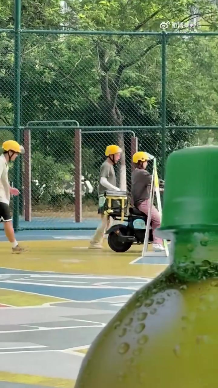 馬凡舒體驗當(dāng)外賣員不會騎電動車稱自己連自行車都不會騎 馬凡舒體驗當(dāng)外賣員不會騎電動車稱自己連自行車都不會騎