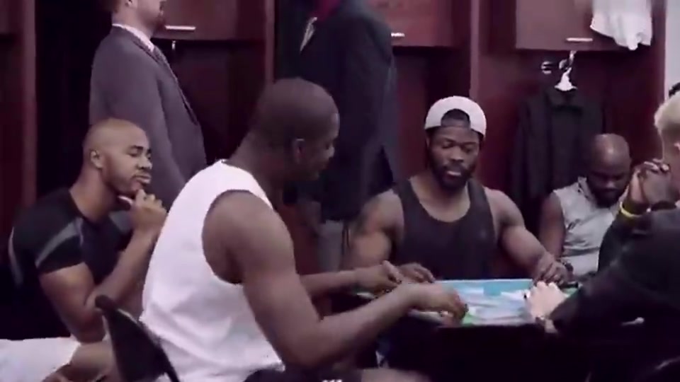 字正腔圓球員更衣室里惡搞耍怪并用中文高呼胡了