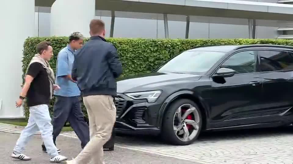 新仁駕到！迪亞斯飛至慕尼黑，加盟拜仁，轉(zhuǎn)會費7500萬歐。