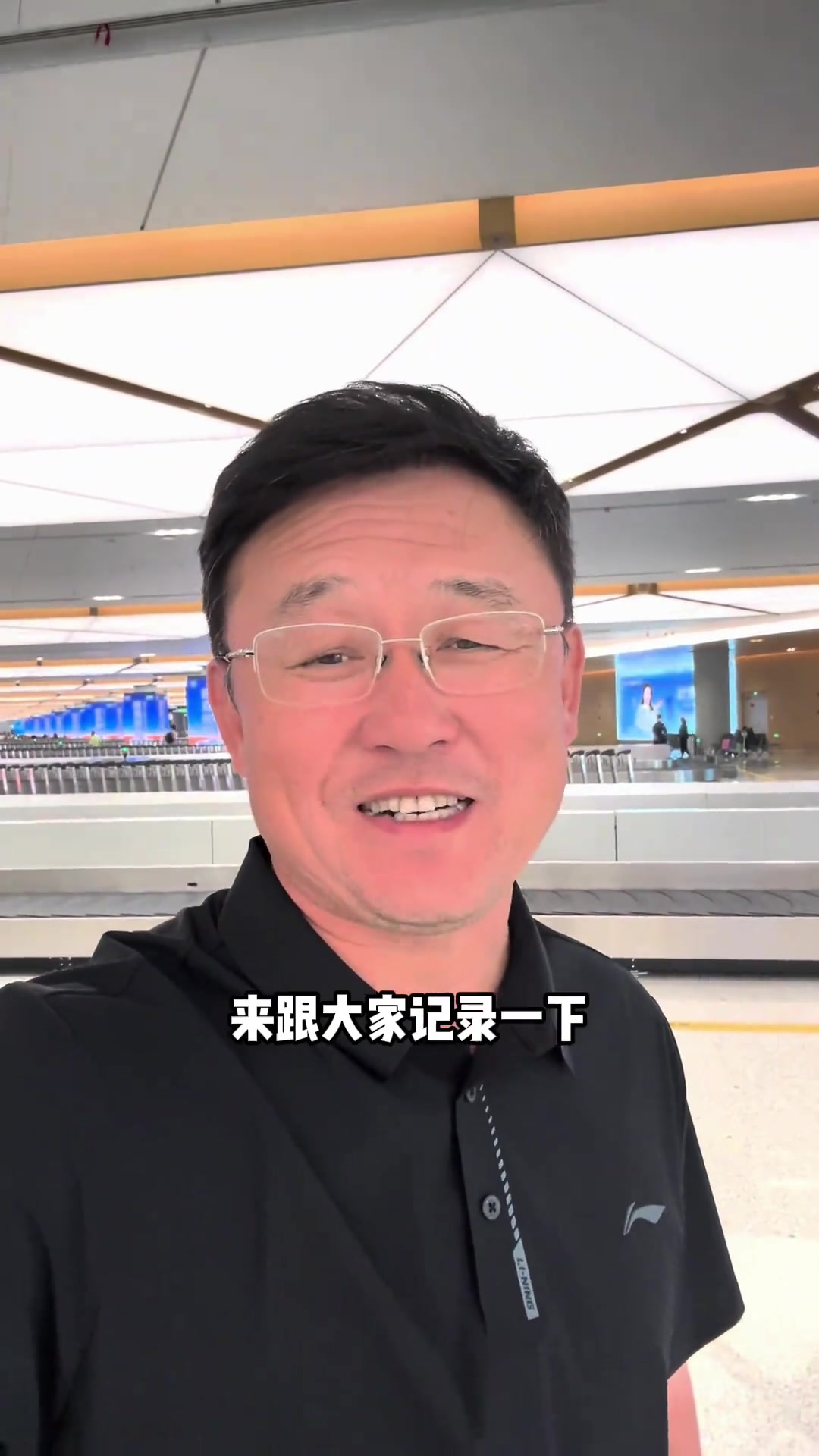 孫繼海在公益行的途中有位女士找到我想讓兒子踢球我很感動 孫繼海在公益行的途中有位女士找到我想讓兒子踢球我很感動