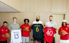 NBA球員祖巴茨等造訪卡靈頓，獲贈曼聯(lián)球衣！