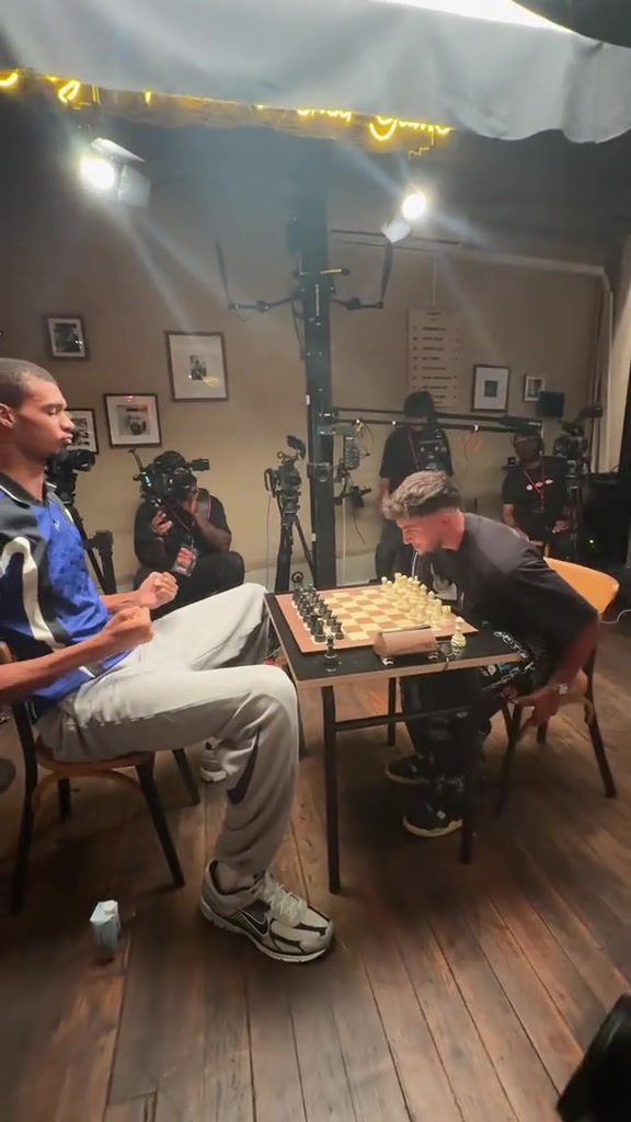 不愧少林高僧文班下棋前先來一套功夫運氣蓄力 不愧少林高僧文班下棋前先來一套功夫運氣蓄力