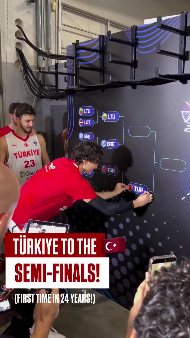 跟申京學壞了奧斯曼賽后也想把土耳其貼到決賽對陣里去 跟申京學壞了奧斯曼賽后也想把土耳其貼到決賽對陣里去