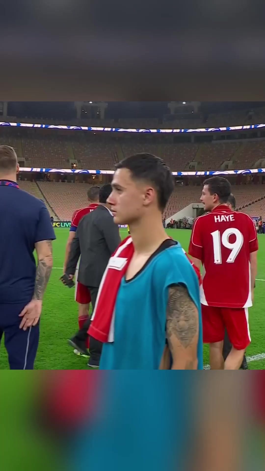 非常不滿印尼球員賽后怒噴馬寧馬寧不慣著直接出示紅牌 非常不滿印尼球員賽后怒噴馬寧馬寧不慣著直接出示紅牌