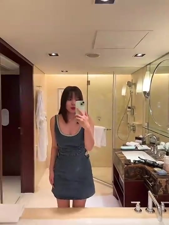 烤肉姐此前自拍我這身材不叫胖叫珠圓玉潤 烤肉姐此前自拍我這身材不叫胖叫珠圓玉潤