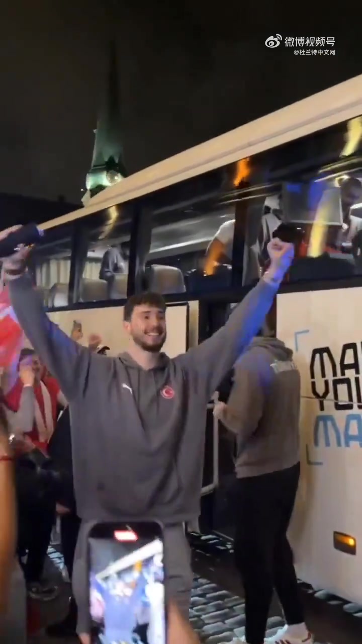 能不能拿下冠軍申京在土耳其隊中已經非常有老大范兒了 能不能拿下冠軍申京在土耳其隊中已經非常有老大范兒了