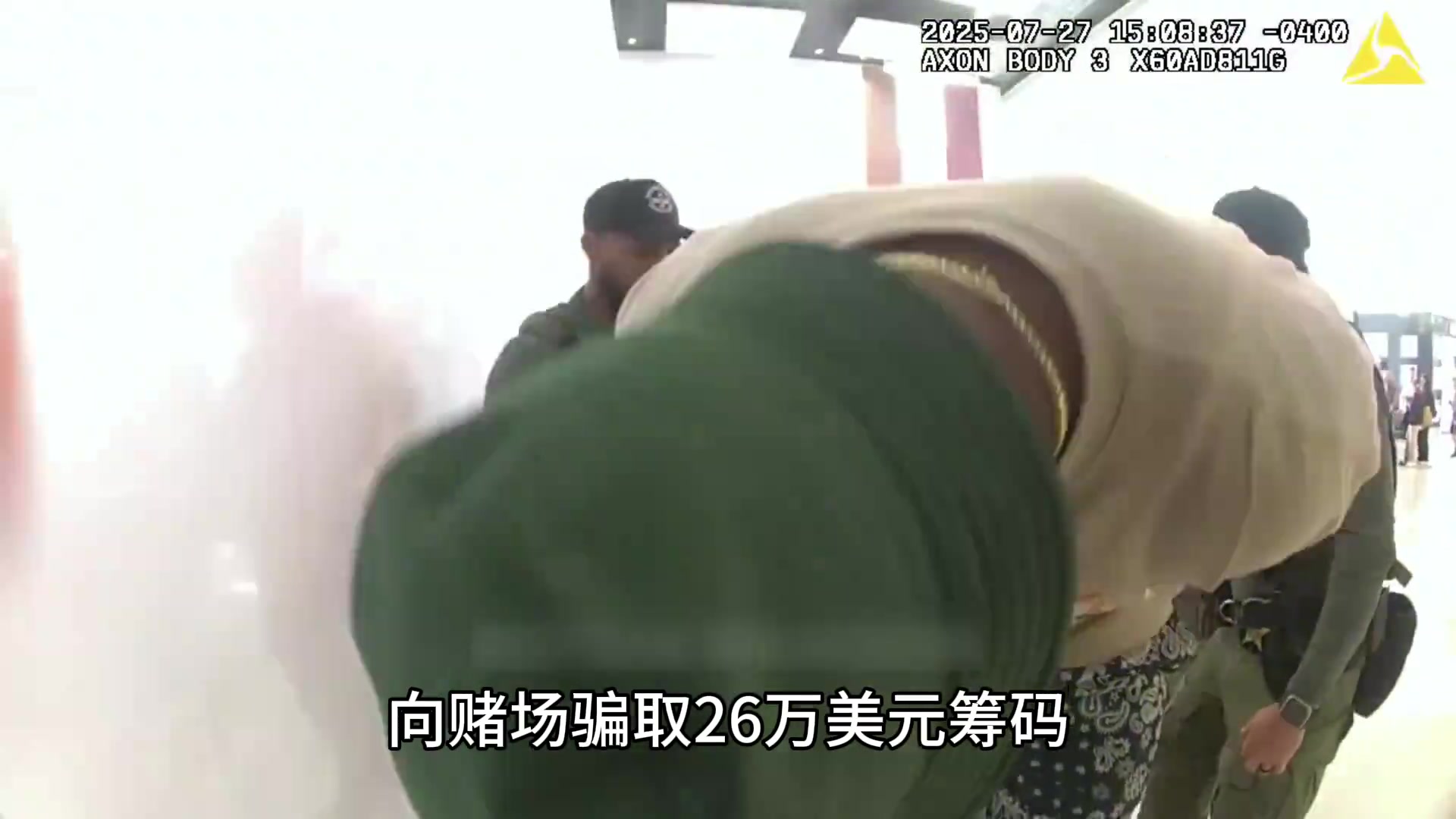 小莫里斯被捕過程曝光以防萬一警員給他戴了三副鐐銬 小莫里斯被捕過程曝光以防萬一警員給他戴了三副鐐銬