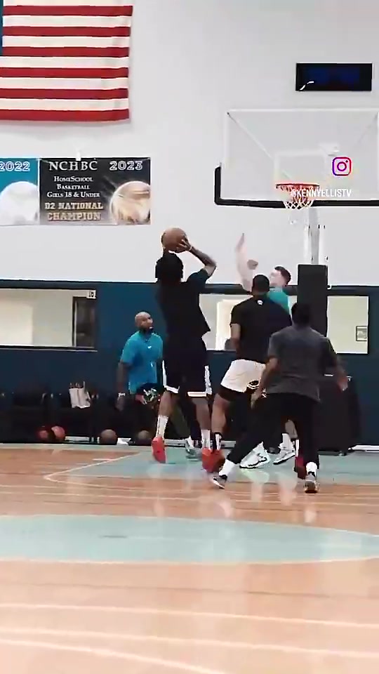 曾經(jīng)和周琦爭奪輪換的男人現(xiàn)在手握三千萬合同NBA冠軍野球場大殺四方 曾經(jīng)和周琦爭奪輪換的男人現(xiàn)在手握三千萬合同NBA冠軍野球場大殺四方